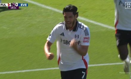 Raúl Jiménez entra al Top 10 de goleadores históricos del Fulham en Premier League