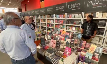 Escuelas y Facultades de la UAdeC realizan maratón de lectura en voz alta