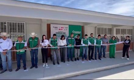 Reciben alumnos de secundaria Rubén Moreira tres aulas didácticas y obras de infraestructura