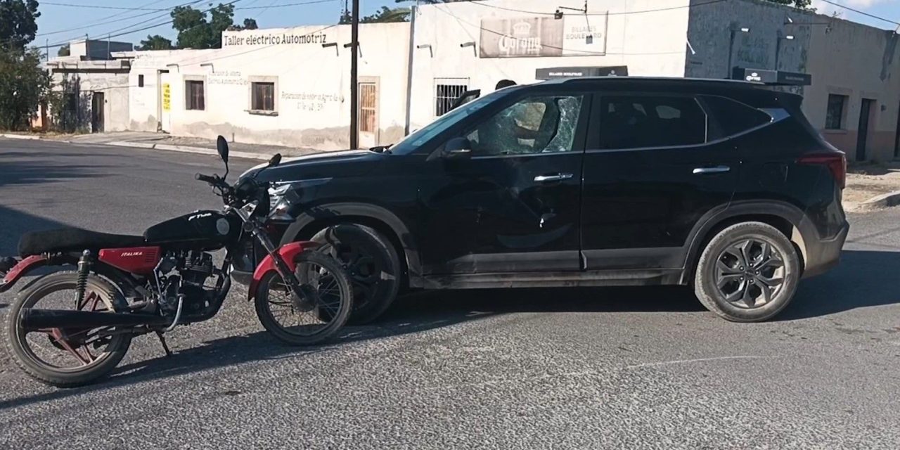 Regio no respeta alto obligatorio y causa accidente en Parras