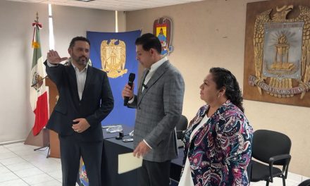 Rinde protesta Arnulfo de León como director de la Facultad de Trabajo Social en la UAdeC
