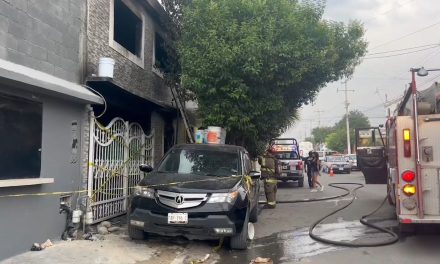 Se reactiva incendio en domicilio donde murieron 7 personas.
