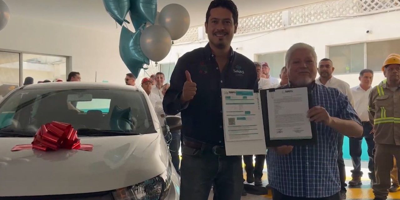 SIMAS Torreón entrega automóvil 2025