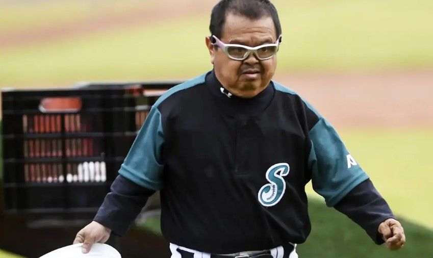 Saraperos de luto tras la muerte de Tony Romero, el mítico bat boy de la Nave Verde
