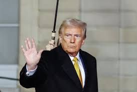 Ofrece Trump mil dólares y el boleto de avión para que migrantes se ‘autodeporten’