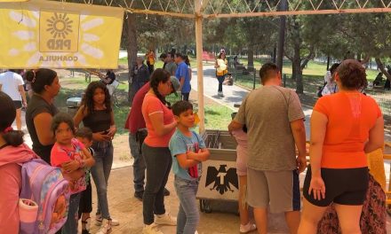 Viven niños una tarde de fiesta gracias a la regidora del PRD, Andrea Avilés