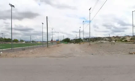 Avalan cierre de calle para labores en zona deportiva en Monclova