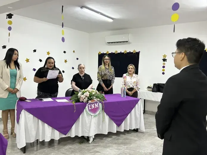 Estudiantes de la Normal de Monclova presentan su examen profesional