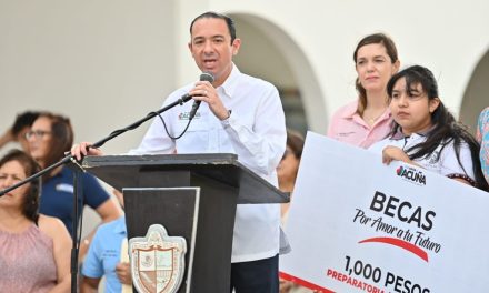 Entrega municipio becas ‘Por amor a tu futuro’ a jóvenes estudiantes
