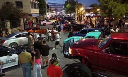 Fomenta Gobierno de Acuña la convivencia familiar con exhibición de vehículos