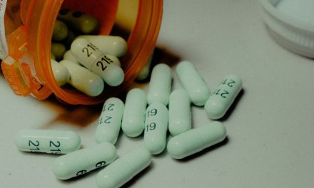 Explica Sheinbaum compra de medicamentos con subasta inversa