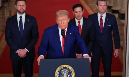 Donald Trump sugiere un ‘cambio de régimen’ en Irán