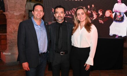 Reconoce Javier Díaz a grupos artísticos de Saltillo