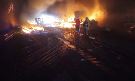 Dos muertos y 14 lesionados deja choque múltiple en la Carretera 57 en Arteaga