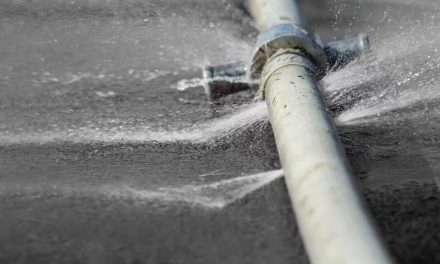 Provoca fuga desperdicio de agua en la colonia González