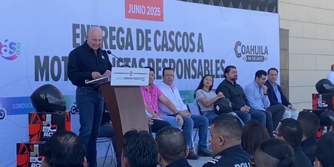 Alcalde  de Torreón entrega 500 cascos a motociclistas