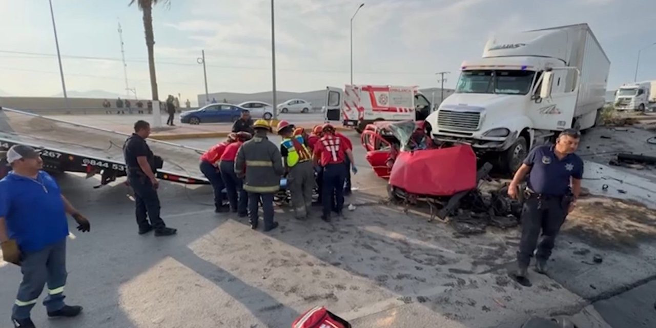 Aparatoso accidente en Ramos Arizpe deja a un hombre sin vida y cuantiosos daños materiales