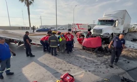 Aparatoso accidente en Ramos Arizpe deja a un hombre sin vida y cuantiosos daños materiales