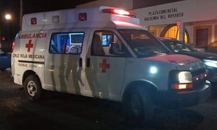 Arrollan a un adulto mayor y termina en un hospital en Parras