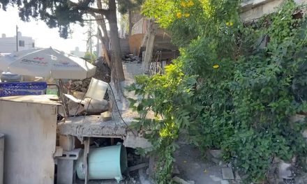 Bloquean banqueta en colonia Las Torres