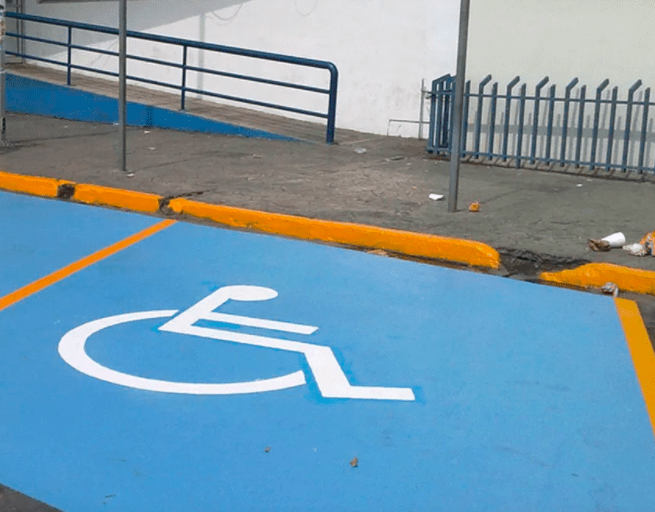 Una multa de 2 mil 200 pesos para quien  se estacione en cajones exclusivos