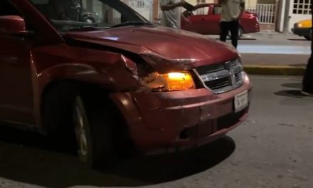 Saltillo: Choca con el único carro en la calle