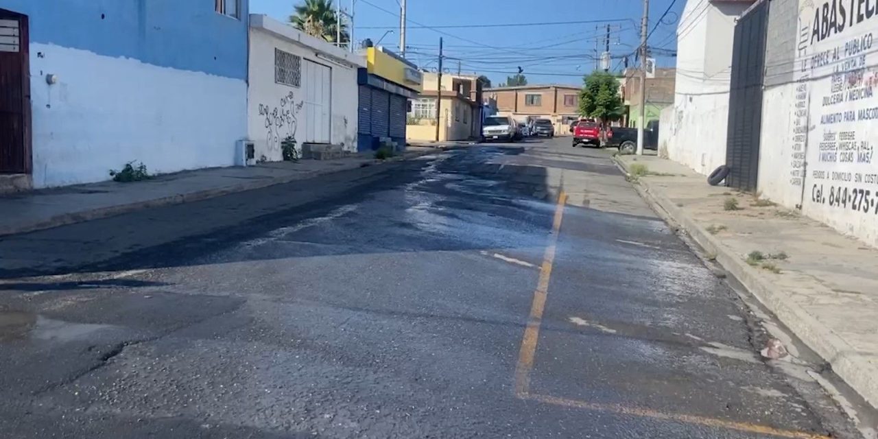 Con fugas de agua potable se pierden miles de litros del líquido