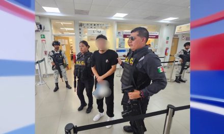 Deportan a estadounidense buscado por delitos graves en Texas