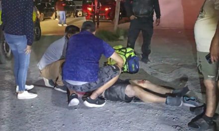 Motociclista derrapa y termina lesionado en Saltillo