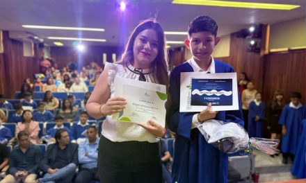 Entrega UAdeC constancias de estudios a alumnos de primaria que participaron en PERAJ