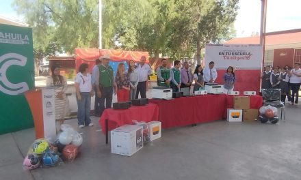 Alcalde de Ramos Arizpe entrega material didáctico y de oficina a la Primaria Sor Juana Inés de la Cruz