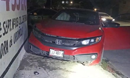 Saltillo: Despiste la hizo accidentarse, se fijó para el lado equivocado