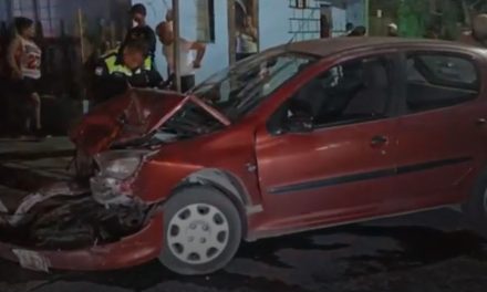 Hombre huye de choque y causa otro en Saltillo