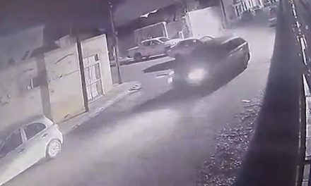 Saltillo: Ignora señalamiento de alto y huye tras provocar un choque