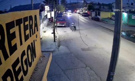 Le roban motocicleta a una mujer en Saltillo