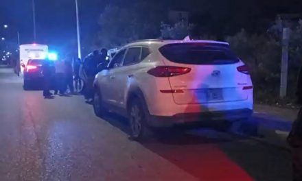 Camioneta manda a motociclistas al hospital al sur de Saltillo