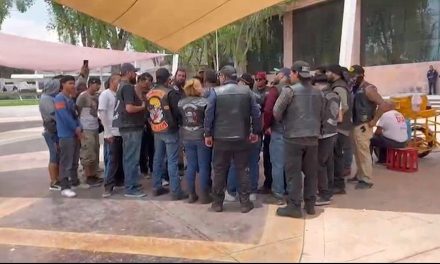 Motociclistas acuden a la alcaldía, pactan compromisos con las autoridades.