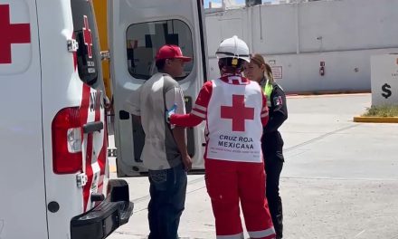 Motociclista sufre aparatosa caída en Saltillo