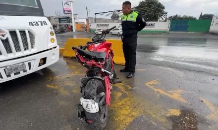 Motociclista de 18 años resulta gravemente herido tras chocar contra muro en Saltillo