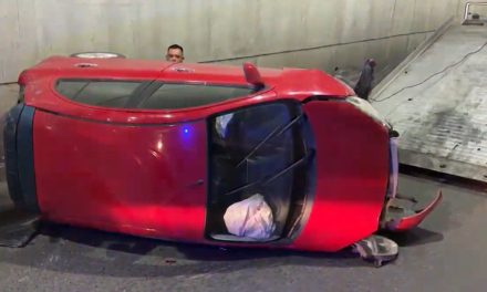 Saltillo: Otro más a la lista de accidentados, abandonó su coche volcado