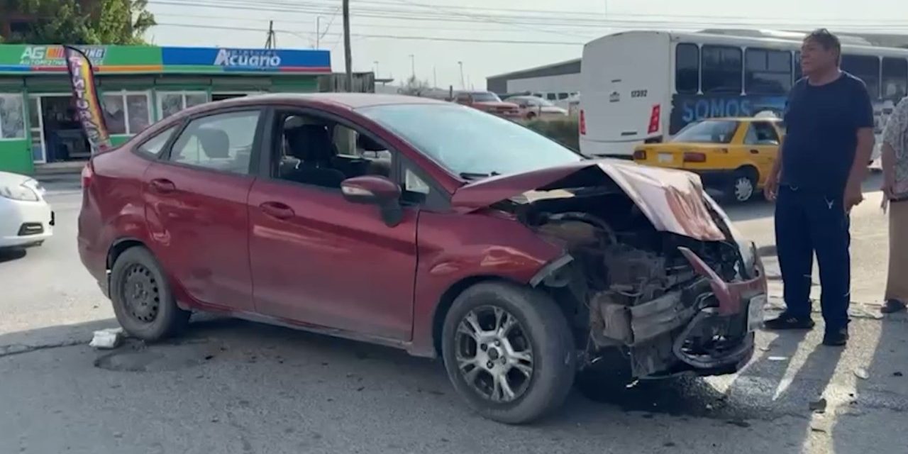 Provoca carambola al intentar ingresar a colonia en Saltillo
