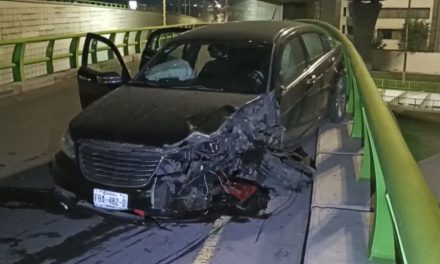 Saltillo: Quedarse dormido le salió caro, ebrio destrozó su vehículo