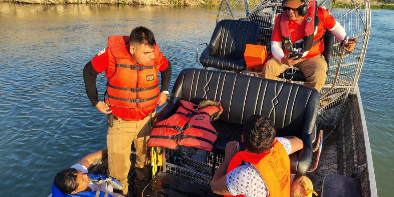 Mujer hondureña embarazada es rescatada junto a su familia en el río Bravo