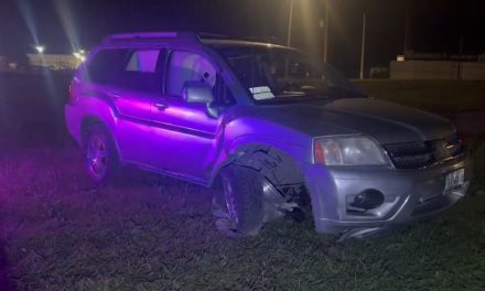 Se sale del camino y daña su camioneta en Saltillo