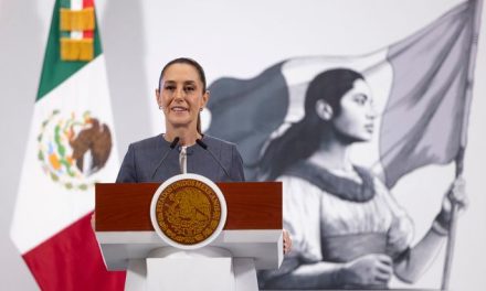 Sheinbaum presume fortaleza del peso y reducción de la pobreza