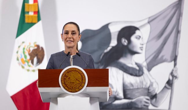 Sheinbaum presume fortaleza del peso y reducción de la pobreza