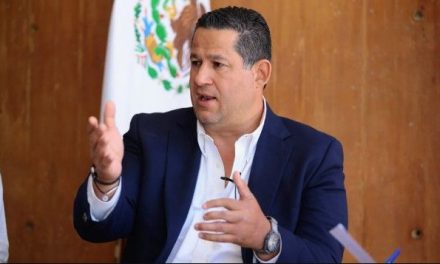 Exgobernador de Guanajuato niega ser dueño de casa millonaria; señala a su familia
