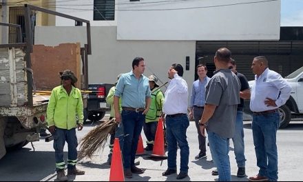 Supervisa el alcalde de Saltillo la brigada de limpieza en la colonia Magisterio