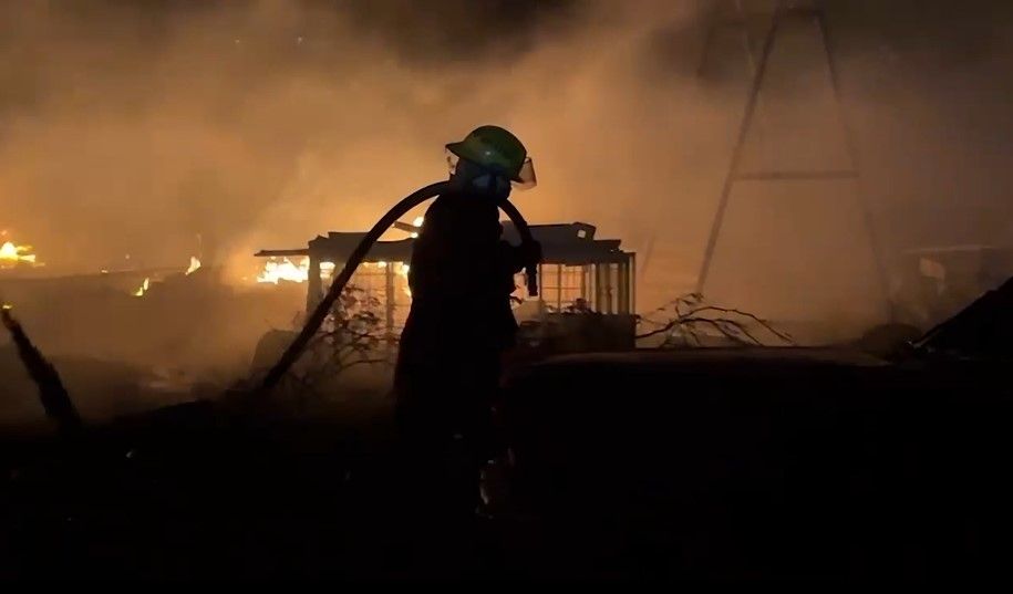 Truena transformador y genera incendio en Arteaga