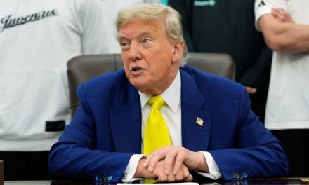 Trump considera unirse a los ataques contra Irán, pero aún no decide cuándo